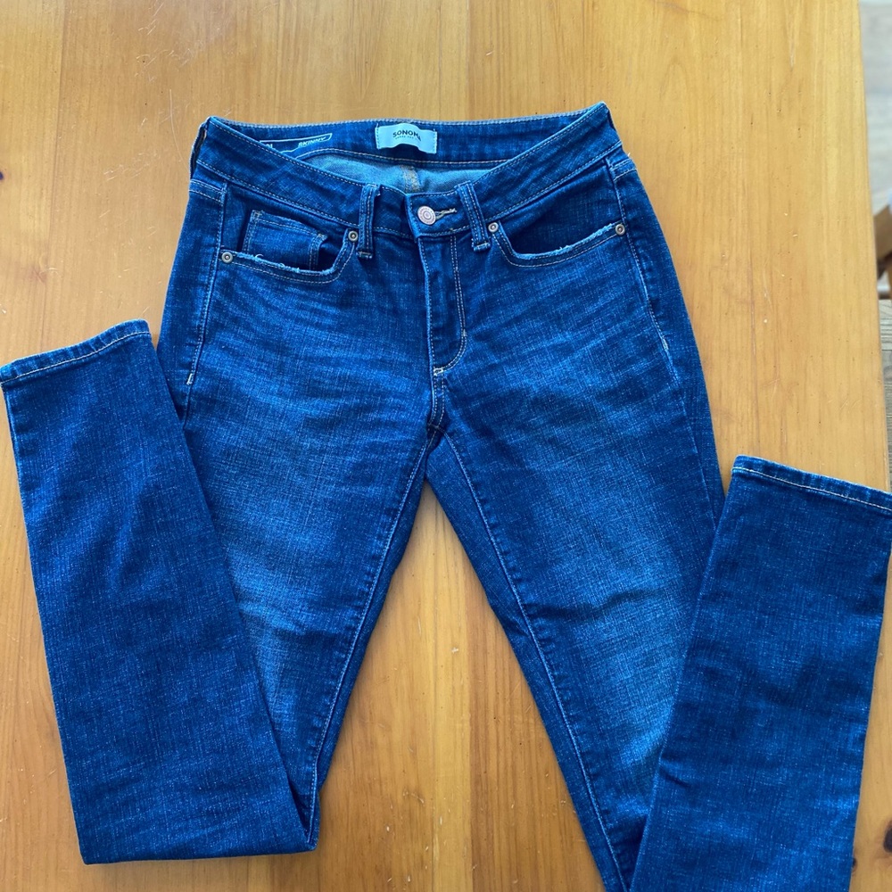 Woman’s blue jeans size 2L